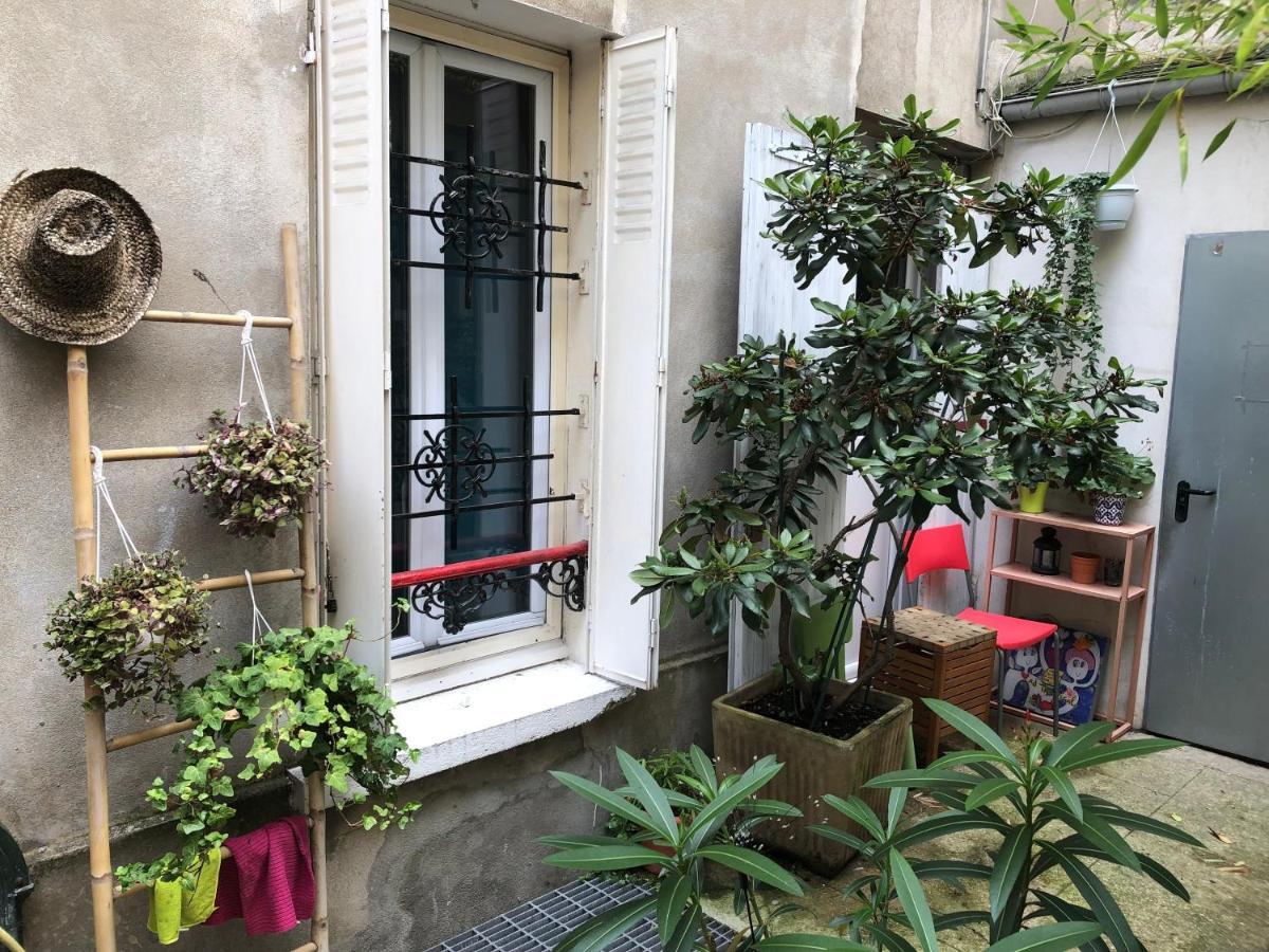 Studio "Maryline" Sejours Parisiens Abordables - Rez De Chaussee Sur Beau Patio Ombrage- Accessible Handcaps - Grand Canape-Lit Clic Clac 2 Places - Cuisine Equipee - Salle De Bains - 5 Minutes Du Metro Brochant Ligne 13,Bus 74 Et 31 Kültér fotó