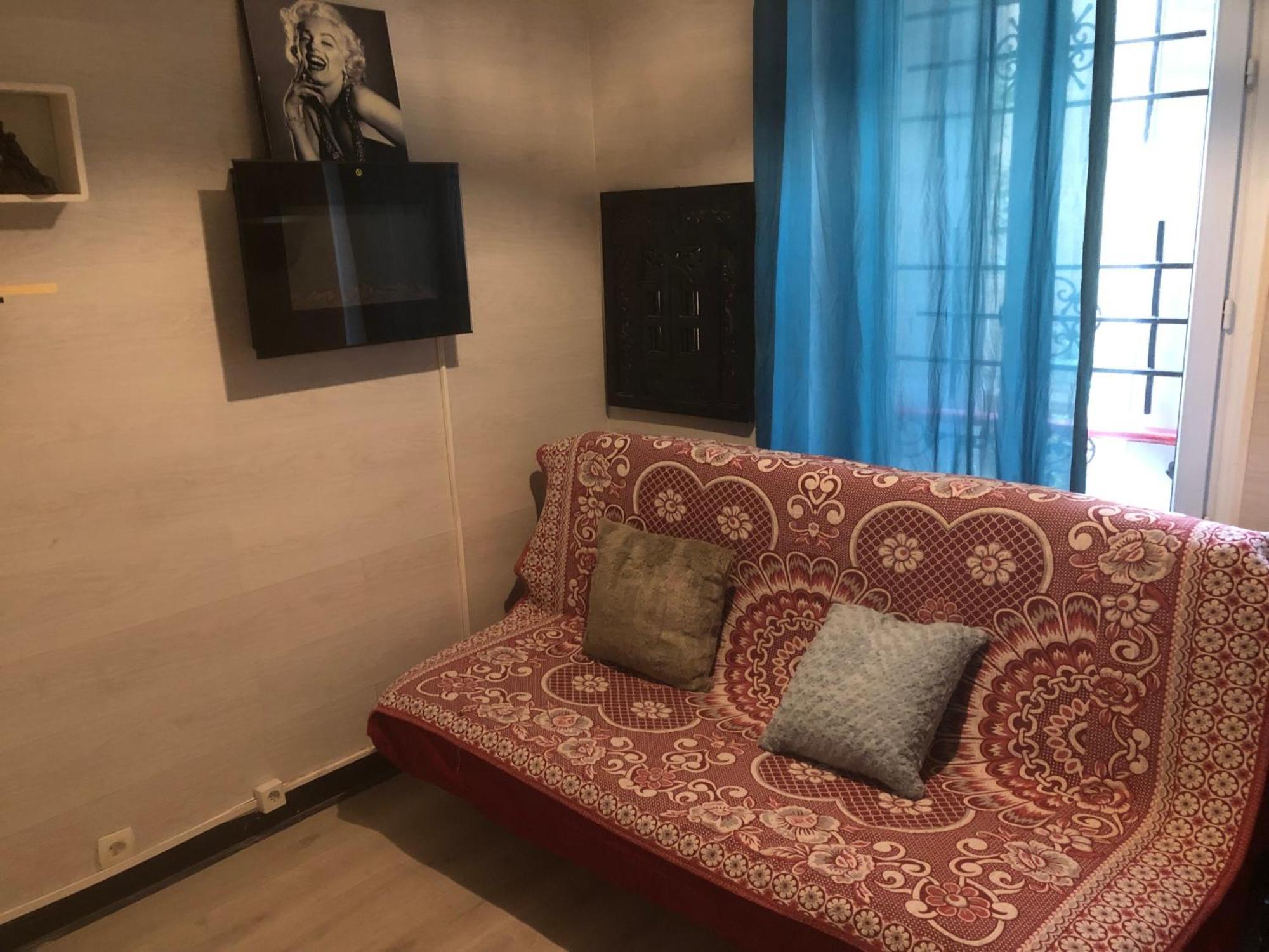 Studio "Maryline" Sejours Parisiens Abordables - Rez De Chaussee Sur Beau Patio Ombrage- Accessible Handcaps - Grand Canape-Lit Clic Clac 2 Places - Cuisine Equipee - Salle De Bains - 5 Minutes Du Metro Brochant Ligne 13,Bus 74 Et 31 Kültér fotó
