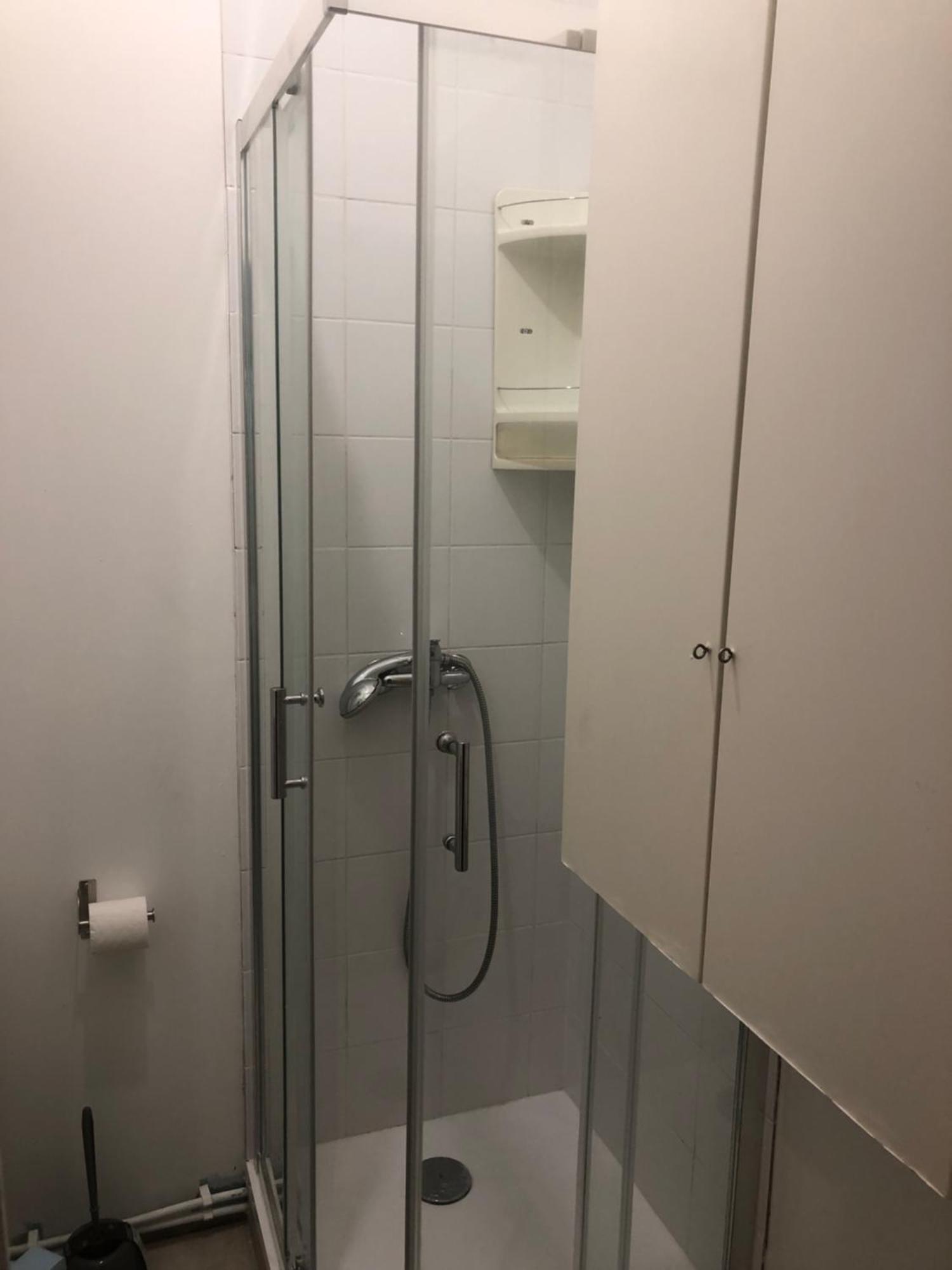 Studio "Maryline" Sejours Parisiens Abordables - Rez De Chaussee Sur Beau Patio Ombrage- Accessible Handcaps - Grand Canape-Lit Clic Clac 2 Places - Cuisine Equipee - Salle De Bains - 5 Minutes Du Metro Brochant Ligne 13,Bus 74 Et 31 Kültér fotó